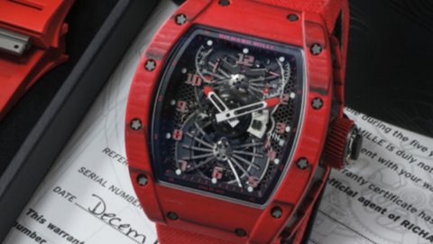 ساعات جامعي الساعات: Richard Mille (المرجع RM022) سيتم بيعها بالمزاد العلني في جنيف ، وتقدر قيمتها بـ 227.000-453.000 يورو