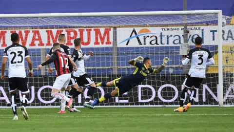 El Milan conquista al Parma, le toca al Inter y la Juve responder