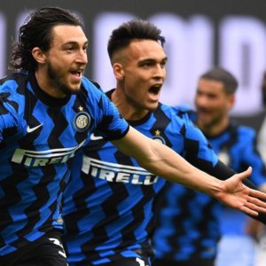 Juve merespons Milan, Inter melihat gelar