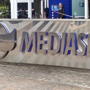 Burse 12 iunie după-amiaza: de la Mediaset la Mfe și de la Banca Mediolanum la Mondadori grajdul Berlusconi în sus