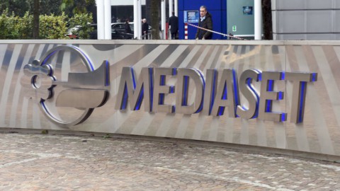 Mediaset 想搬到荷兰