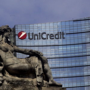 UniCredit cede crediti deteriorati da 222 milioni (lordi) a Kruk