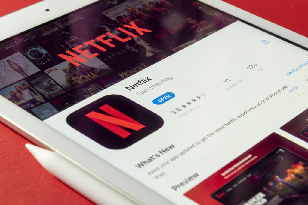 جهاز لوحي مزود بتطبيق Netflix