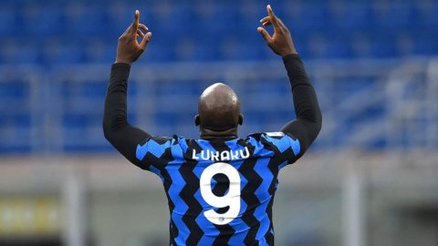 Lukaku, Dybala e Lautaro: l’Inter prepara un attacco super. Per Juve e Milan il mercato non decolla