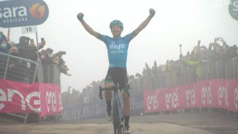 Giro d’Italia, Lorenzo Fortunato trionfa sullo Zoncolan