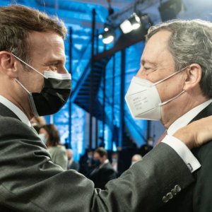 Vacinas, Draghi: "Aumentar a produção é a prioridade"