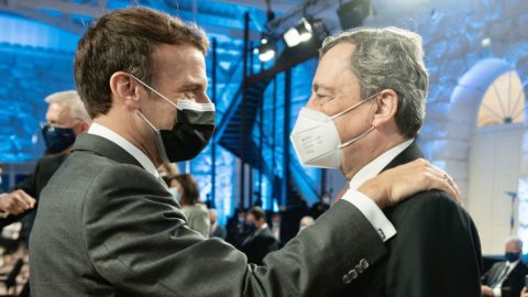 Vaccini, Draghi: “Aumentare la produzione è la priorità”