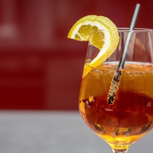 Campari France abbandona la grande distribuzione: una nuova strategia per lanciare l’Aperol Spritz