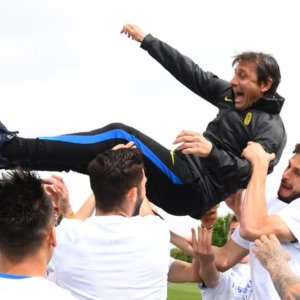 Inter in festa, Napoli e Lazio si giocano la Champions