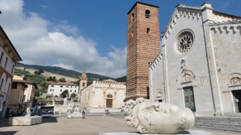 Marina di Pietrasanta: Maestrod'olio کے ساتھ صداقت مرکز کا مرحلہ لیتی ہے۔