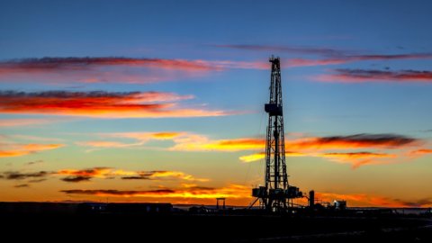 Clima, le Big Oil corrono ai ripari: più dividendi e rinnovabili