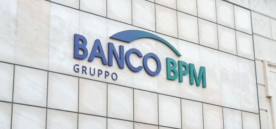 Risiko: Banco Bpm propone un’aggregazione alla pari a Mps per dar vita al terzo polo ma Intesa e Bper studiano una controfferta