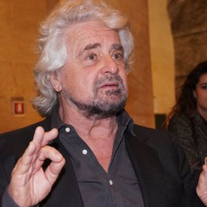 M5S: Grillo pensiona la vecchia guardia. Azione: Calenda accoglie le ministre Carfagna e Gelmini