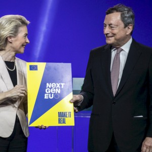 Recovery, von der Leyen consegna a Draghi la pagella di promozione