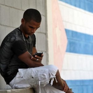 Cuba si scopre tech: prodotto il primo cellulare