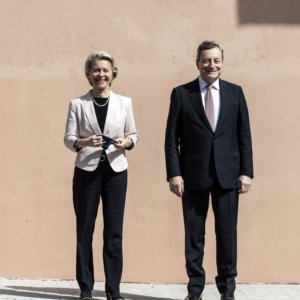 Von der Leyen își amintește de Draghi: „L-am rugat să ne ajute în materie de competitivitate”. UE declanșează o anchetă asupra mașinilor electrice chinezești