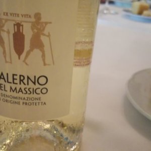 ワイン: カンパニア フェリックスの歴史を思い起こさせるファレルノ デル マッシコ