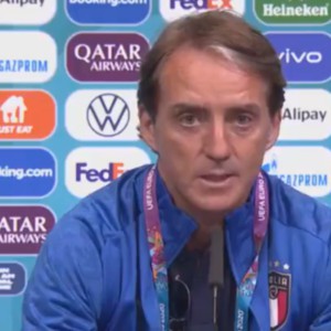 Mancini d'Arabia mengambil uang itu dan melarikan diri, tapi dia bisa saja menghindarkan kita dari tipu muslihat dan yang terpenting, menjadi korban.