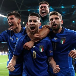 Italia, prestasi yang luar biasa: Spanyol dikalahkan, final pada hari Minggu