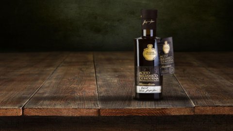 Conquista i tedeschi l’aceto balsamico IGP cinque grappoli dell’Acetaia Cremonini