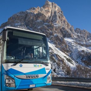 Transporte e resíduos orgânicos abastecem os ônibus em Trento