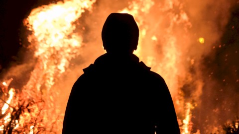 Incendi: l’Italia brucia, la politica finisca di nascondersi