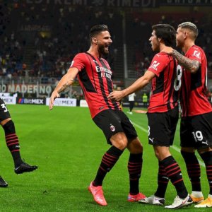 Milan dan Roma membuat poker dan Naples menaklukkan Genoa