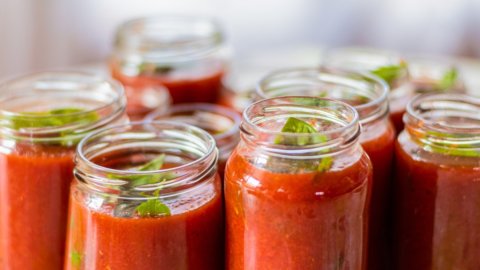 Cocina mediterránea, salsa de tomate: un antiguo ritual atemporal