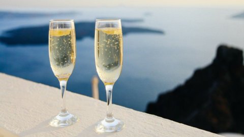 Zwanzig Weine aus aller Welt zum Trinken in diesem Sommer: The Guardian wählt einen italienischen Moscato