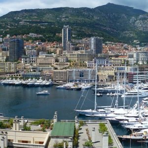 Mediados de agosto en Montecarlo, adiós al turismo de masas a la espera de la isla de Piano