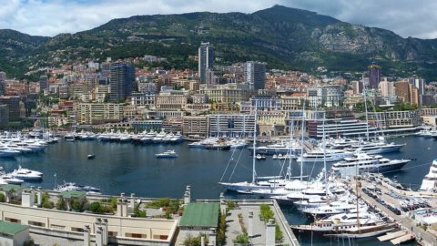 Mi-août à Montecarlo, adieu le tourisme de masse qui attend l'île de Piano