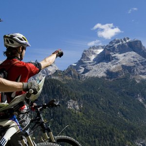 Sommer in den Dolomiten, "es gibt Touristen, aber sie geben weniger aus"