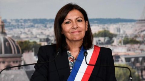 Francia, la sindaca Hidalgo si candida alle presidenziali