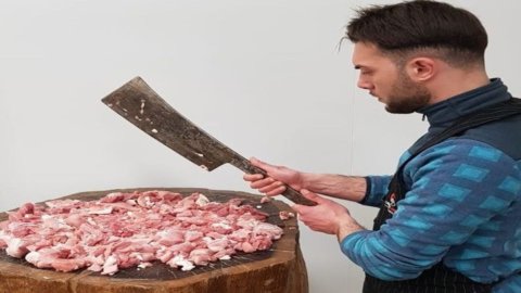 La salsiccia al ceppo di Linguaglossa, usanza secolare, nuovo presidio Slow Food