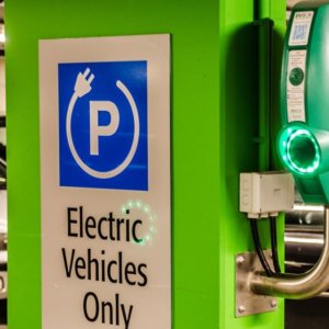 Elektroautos: Absatz steigt, aber Kolumnen sind knapp