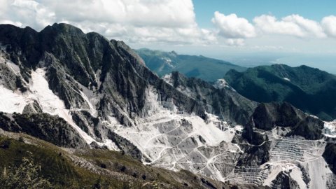 L'art environnemental comme mouvement artistique, un livre de Giuliano Gori