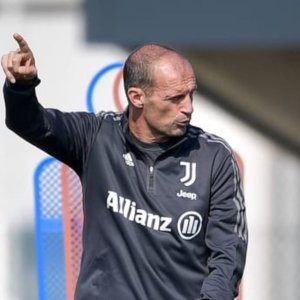 Samp-Juve: per Allegri obbligo di vittoria dopo il pari del Milan e lo show del Napoli. Wijnaldum shock