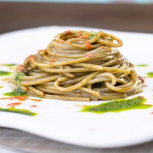 Resep Salvatore Bottaro: spageti dengan anemon laut dan bulu babi, elegi Pantesca