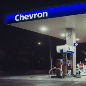 Chevron compra Hess con una maxi operazione tutta in azioni da 53 miliardi di dollari