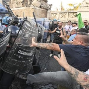 Fără Green Pass, asalt asupra CGIL: înaltă tensiune Roma și Milano