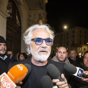 Dunia Briatore yang "Gila" tiba di Roma: restoran pizza di Via della Dolce Vita