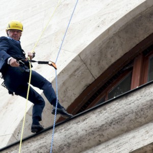 BuildingAcrobatics: Sagrada Familia, primer paso de la expansión en España