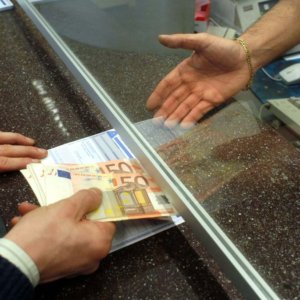 Banks, one branch in five closed in Italy in 5 years: employees reduced by 6%