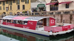 Il Chianti Lovers Boat sui navigli a a Milano
