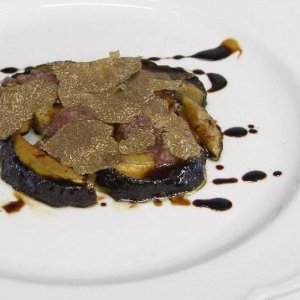 シェフ・タノ・シモナートのレシピ：ポルチーニ茸のキャラメリゼ、ガチョウのラード、リンゴのコンフィ