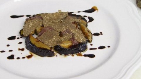 La ricetta dello Chef Tano Simonato:  fungo porcino caramellato, lardo d’oca, confit di mela