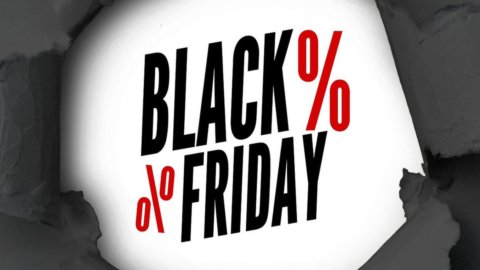 Black Friday 2022: spenderemo 3,3 miliardi, 8 italiani su 10 pronti a comprare, si pensa già al Natale