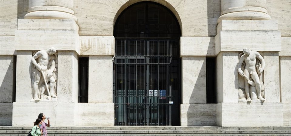 Noticias bursátiles de hoy, 17 de septiembre: la Reserva Federal sube los tipos de interés, el Banco de Inglaterra mantiene la política monetaria sin cambios y las bolsas suben. Los precios del petróleo y la rentabilidad de los bonos del Estado bajan.