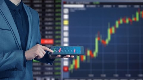 Borse in forte ribasso per l’Ucraina ma gli spiragli diplomatici limano le perdite