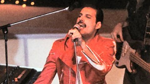 S-a întâmplat astăzi – Freddie Mercury, 30 de ani de la moartea unei legende